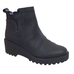 Dolce Vita Rielle Vegan Leather Chelsea Ankle Boots Lug Soles 9